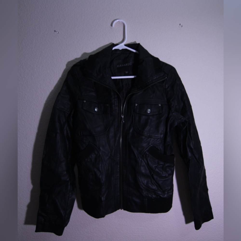 Bernardo - Black faux leather jacket. Size medium